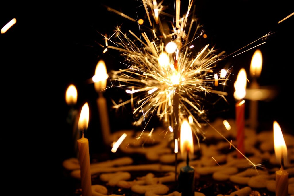 celebrar cumpleaños